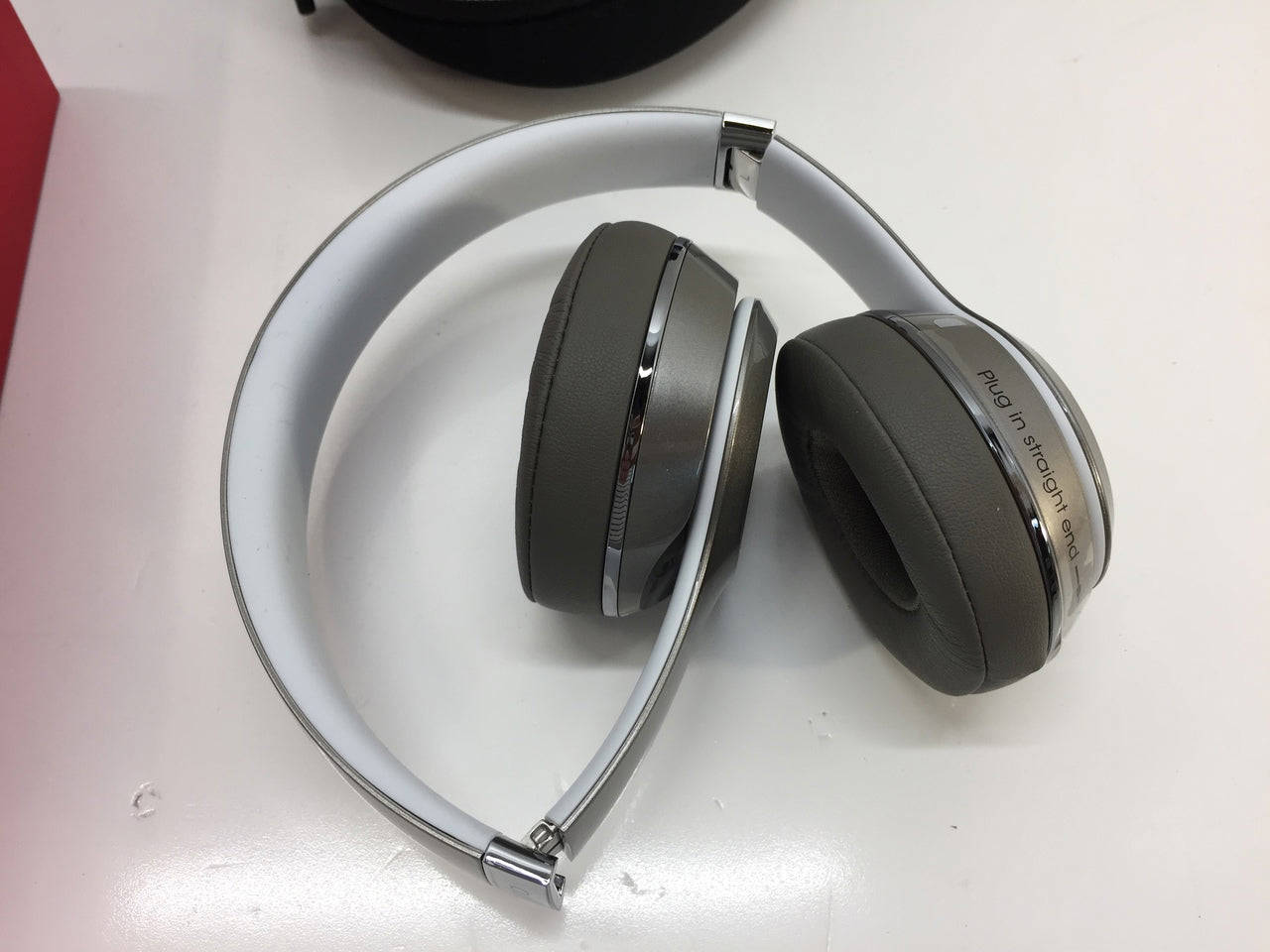 Beats by Dr. Dre Solo2 Wired On-Ear Headphone Luxe Edition Silver MLA42AM/A NOB