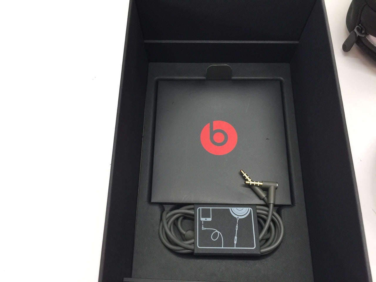 Beats by Dr. Dre Solo2 Wired On-Ear Headphone Luxe Edition Silver MLA42AM/A NOB