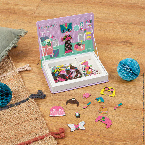 MAGNETIBOOK GIRL COSTUMES, 46 MAGNETS