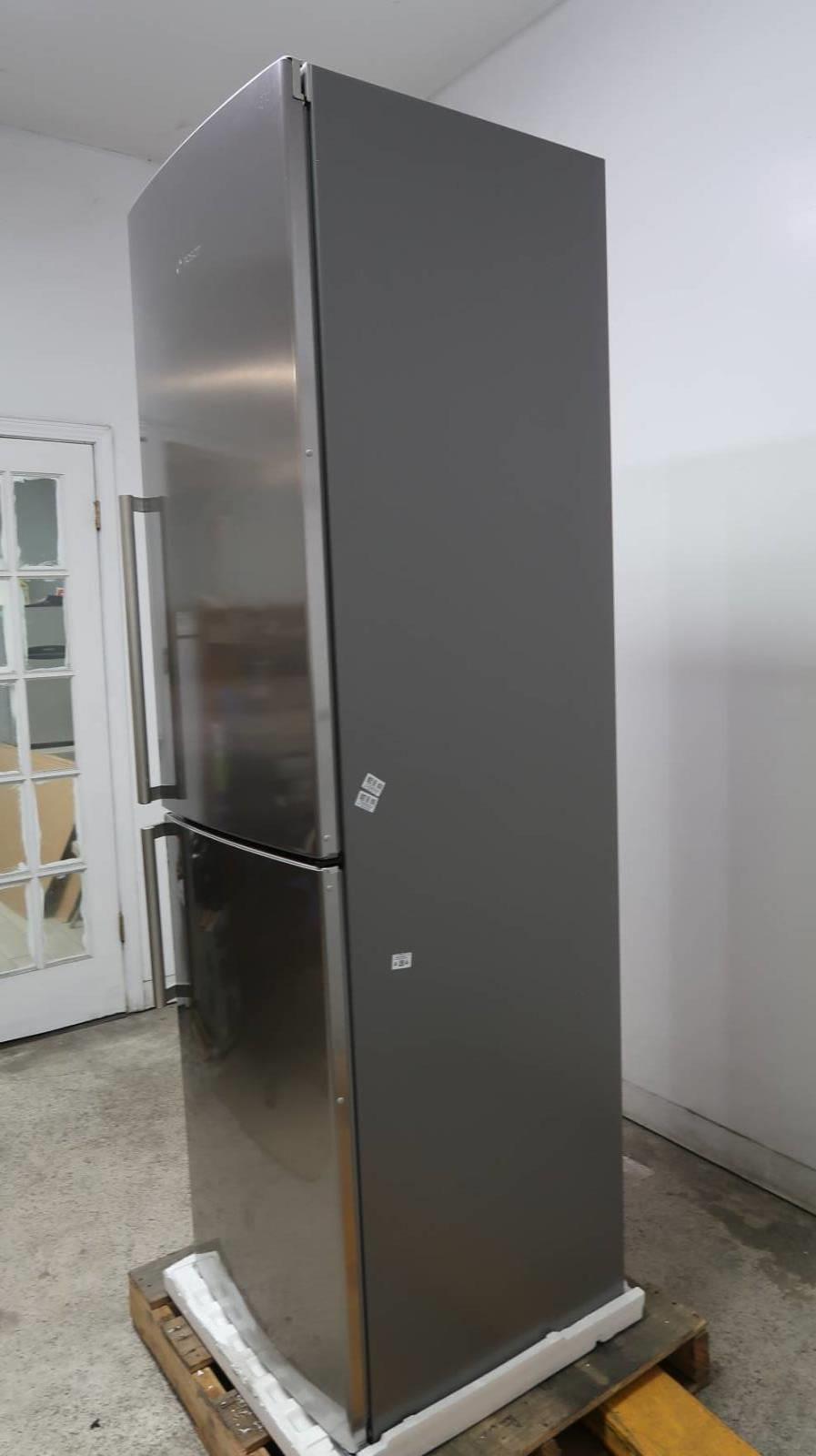 Bosch 800 Series 24 Inch 11 Cu.Ft Bottom Freezer Refrigerator with Ice Maker B11CB81SSS