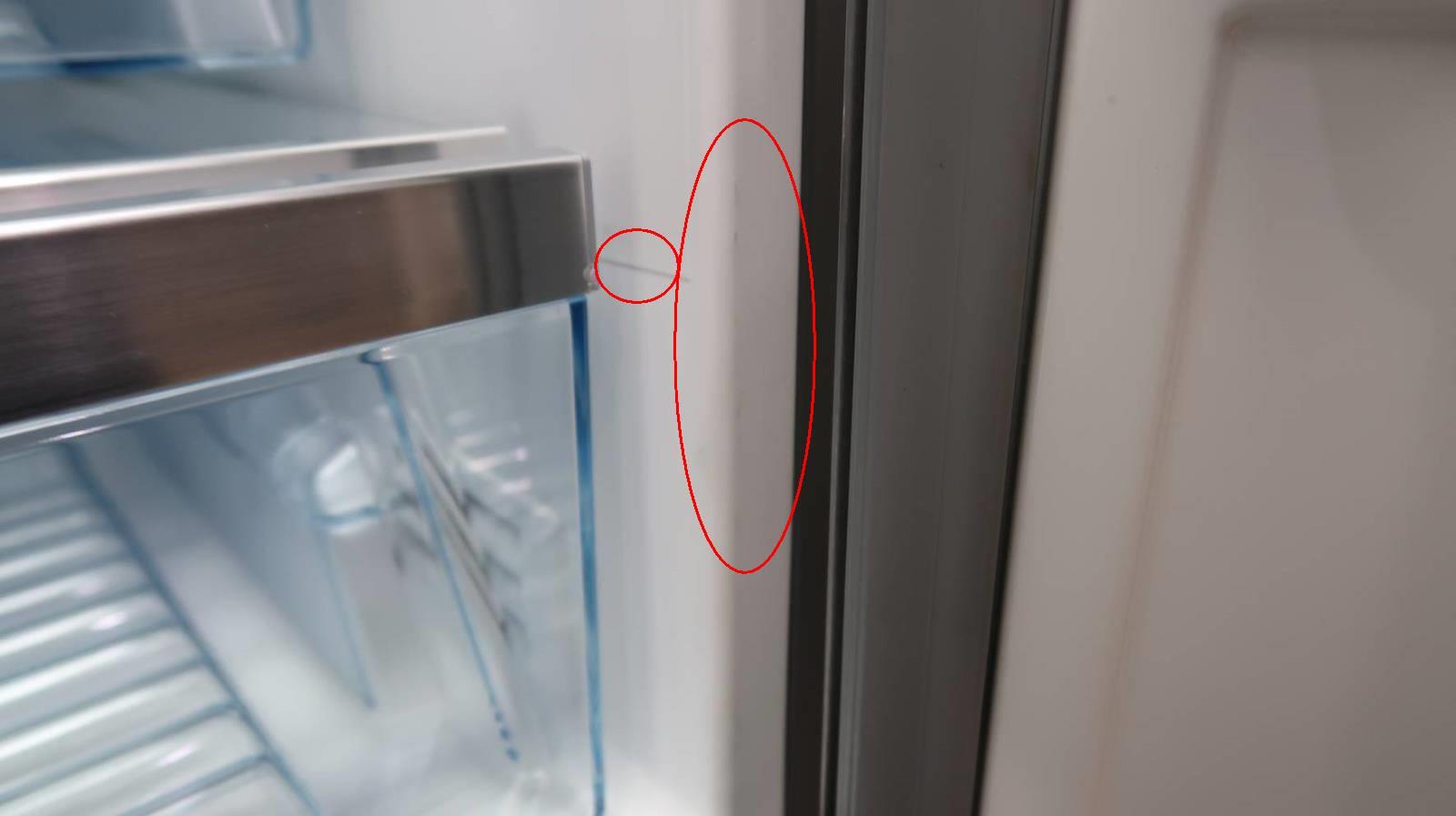 Bosch 800 Series 24 Inch 11 Cu.Ft Bottom Freezer Refrigerator with Ice Maker B11CB81SSS