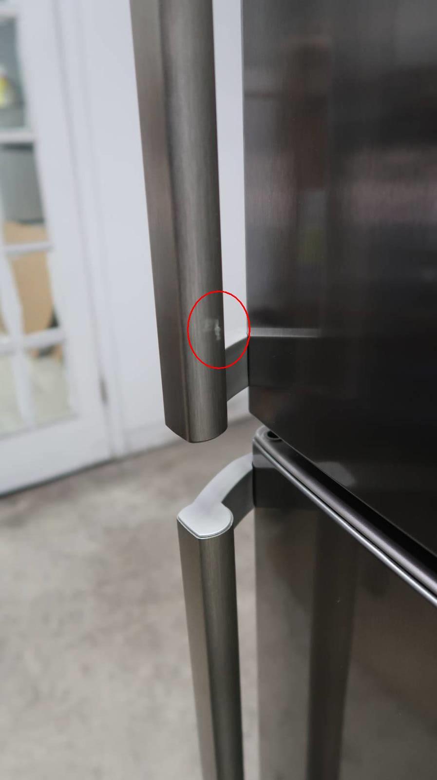 Bosch 800 Series 24 Inch 11 Cu.Ft Bottom Freezer Refrigerator with Ice Maker B11CB81SSS