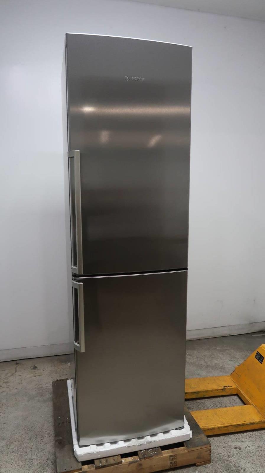 Bosch 800 Series 24 Inch 11 Cu.Ft Bottom Freezer Refrigerator with Ice Maker B11CB81SSS