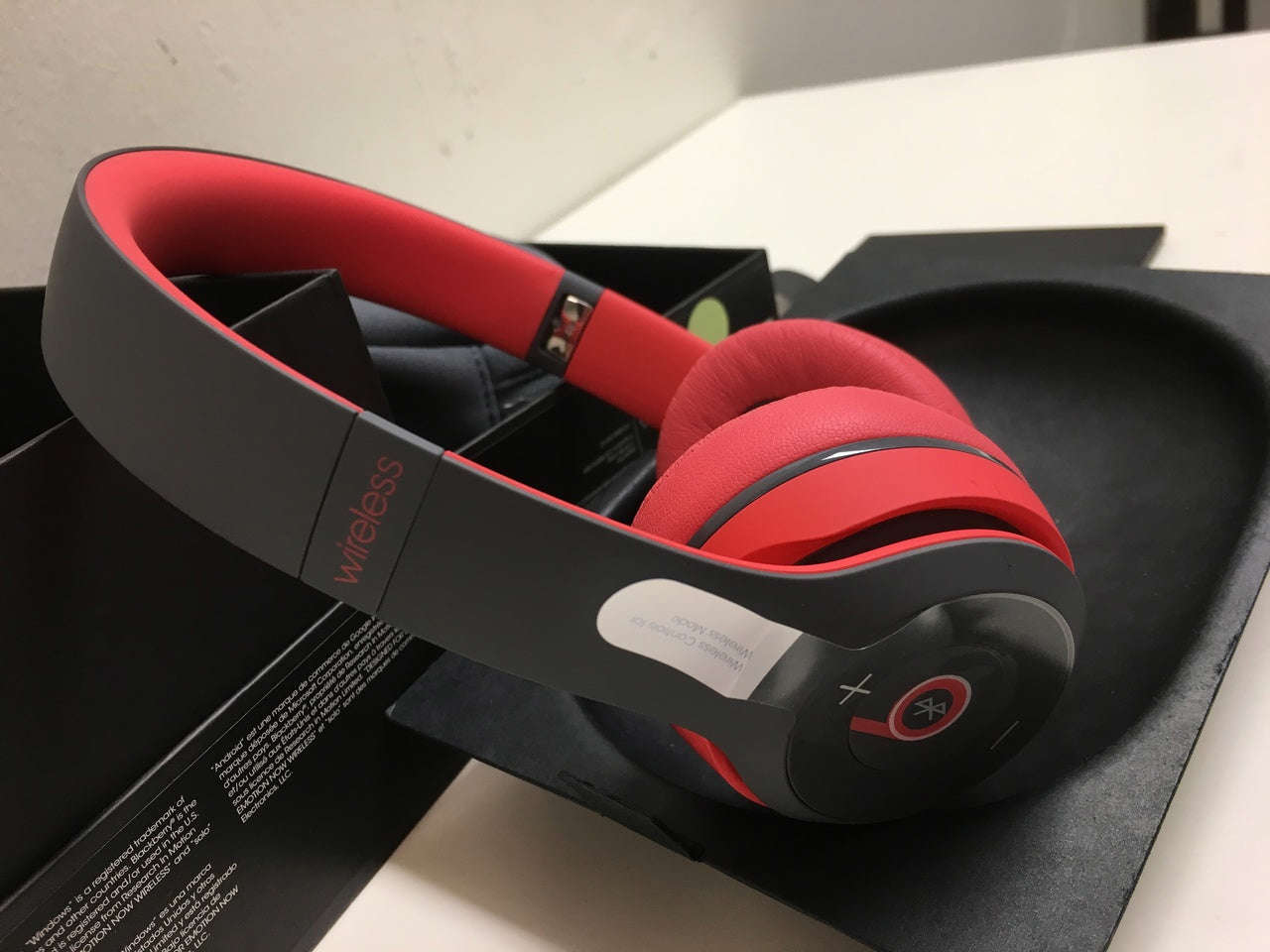 Beats Solo2 Wireless On-Ear Headphone - Siren Red Active