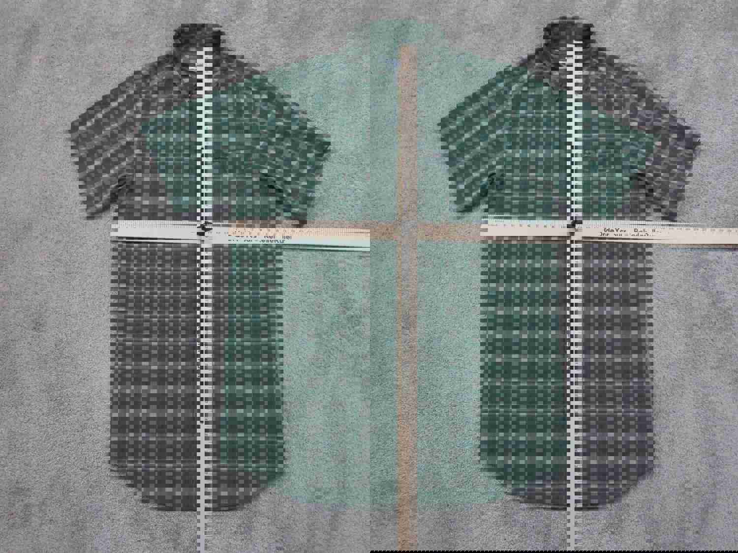 Columbia Men's Green Short Sleeve Plaid Button-Up Shirt - Small Size