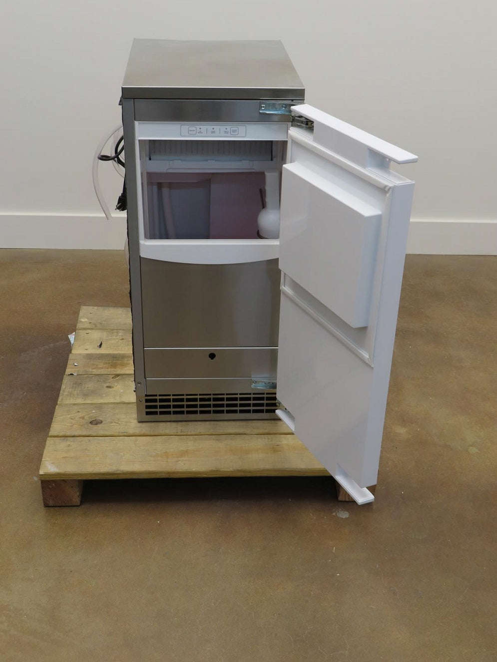 Viking FGIM5151 15 Inch Outdoor Built In Panel Ready Ice Maker