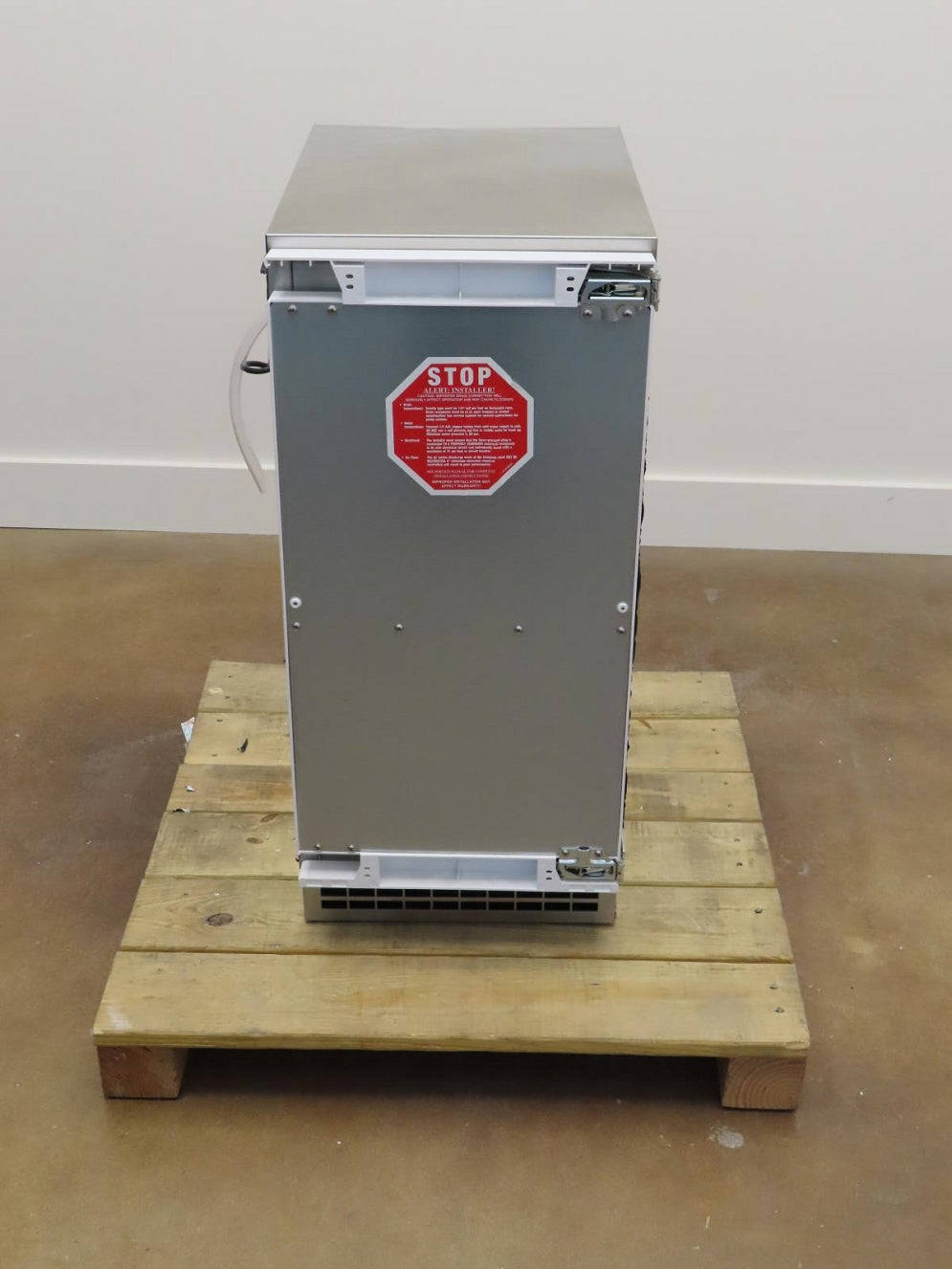 Viking FGIM5151 15 Inch Outdoor Built In Panel Ready Ice Maker