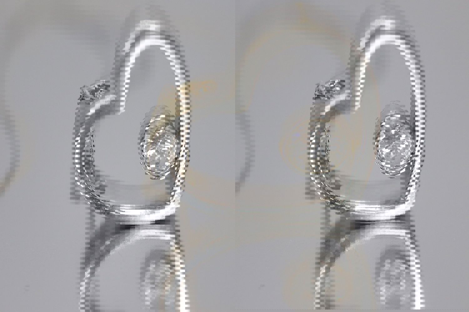 18k Open Heart 0.21ct Diamond Solitaire Pendant with 14k Thin Necklace