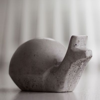 Ihanna Home Snail Hook - Decorative Wall Hook in Dark Gray & Light Gray