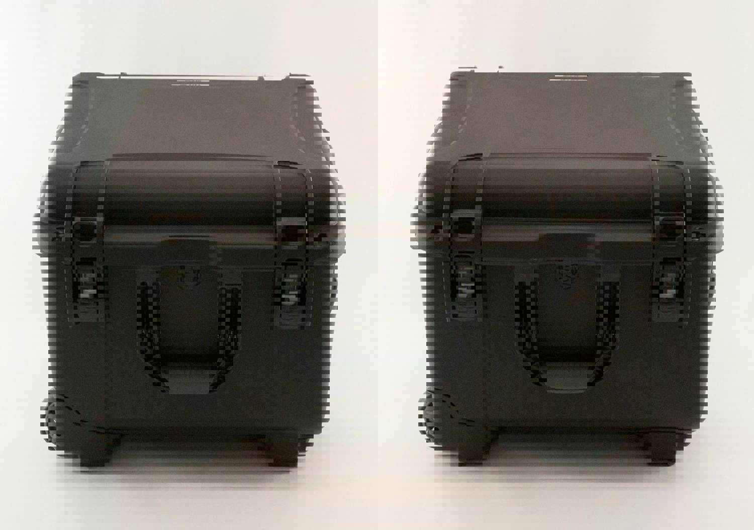 SanDisk Professional G-RAID Shuttle XL 8-Bay RAID Array Waterproof Case with Wheels - Heavy Duty Protection