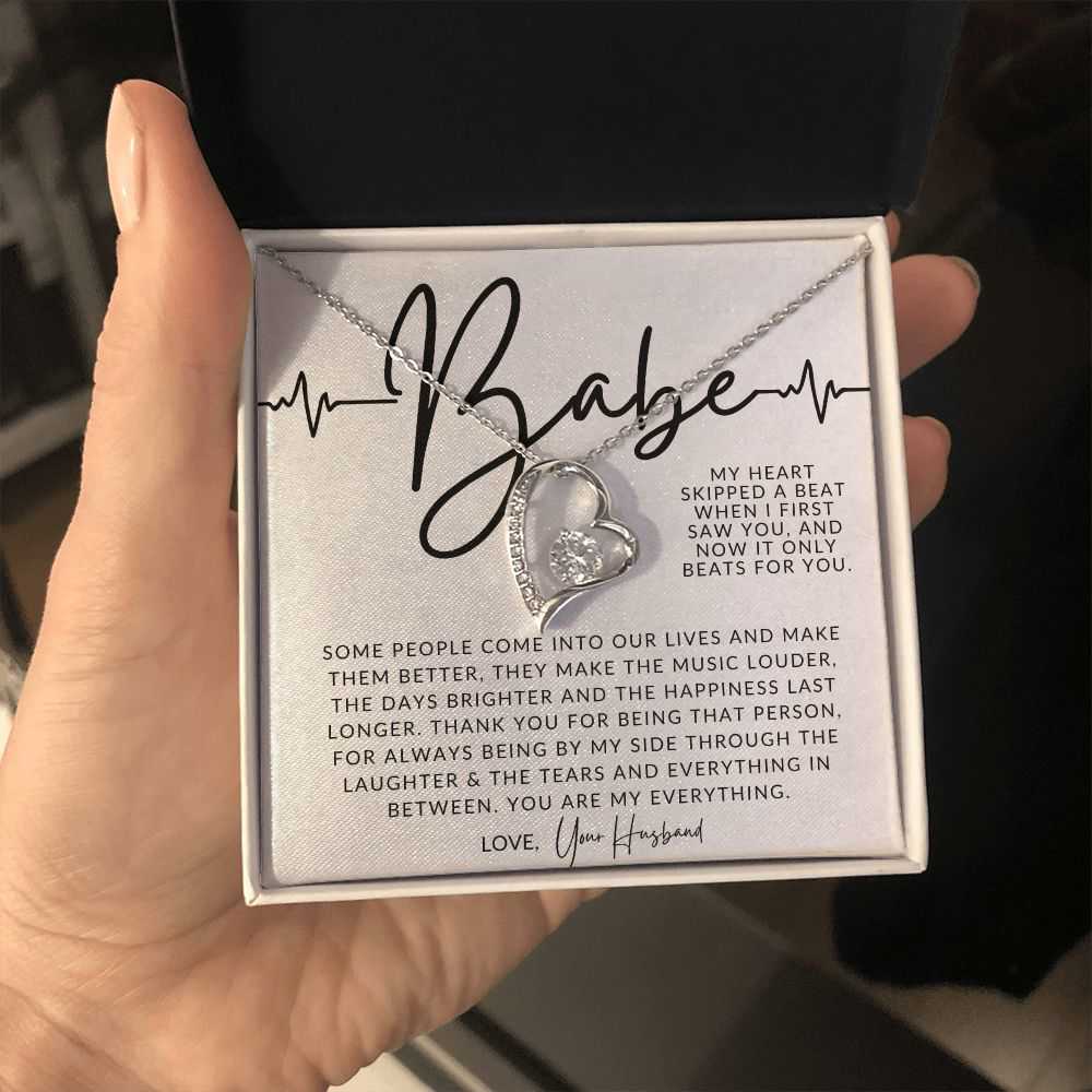 Babe, My Heart Beat - Elegant Open-Heart Pendant Necklace for Her