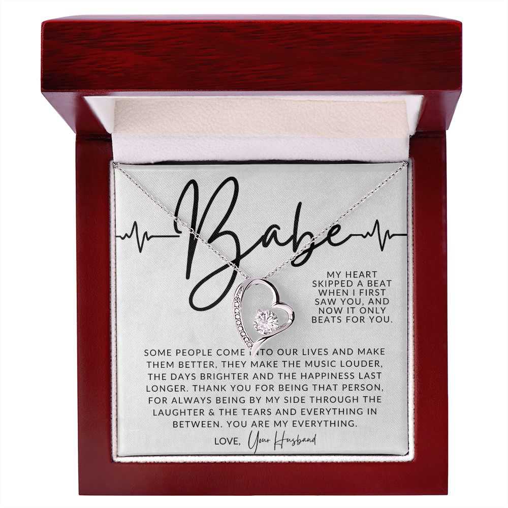 Babe, My Heart Beat - Elegant Open-Heart Pendant Necklace for Her