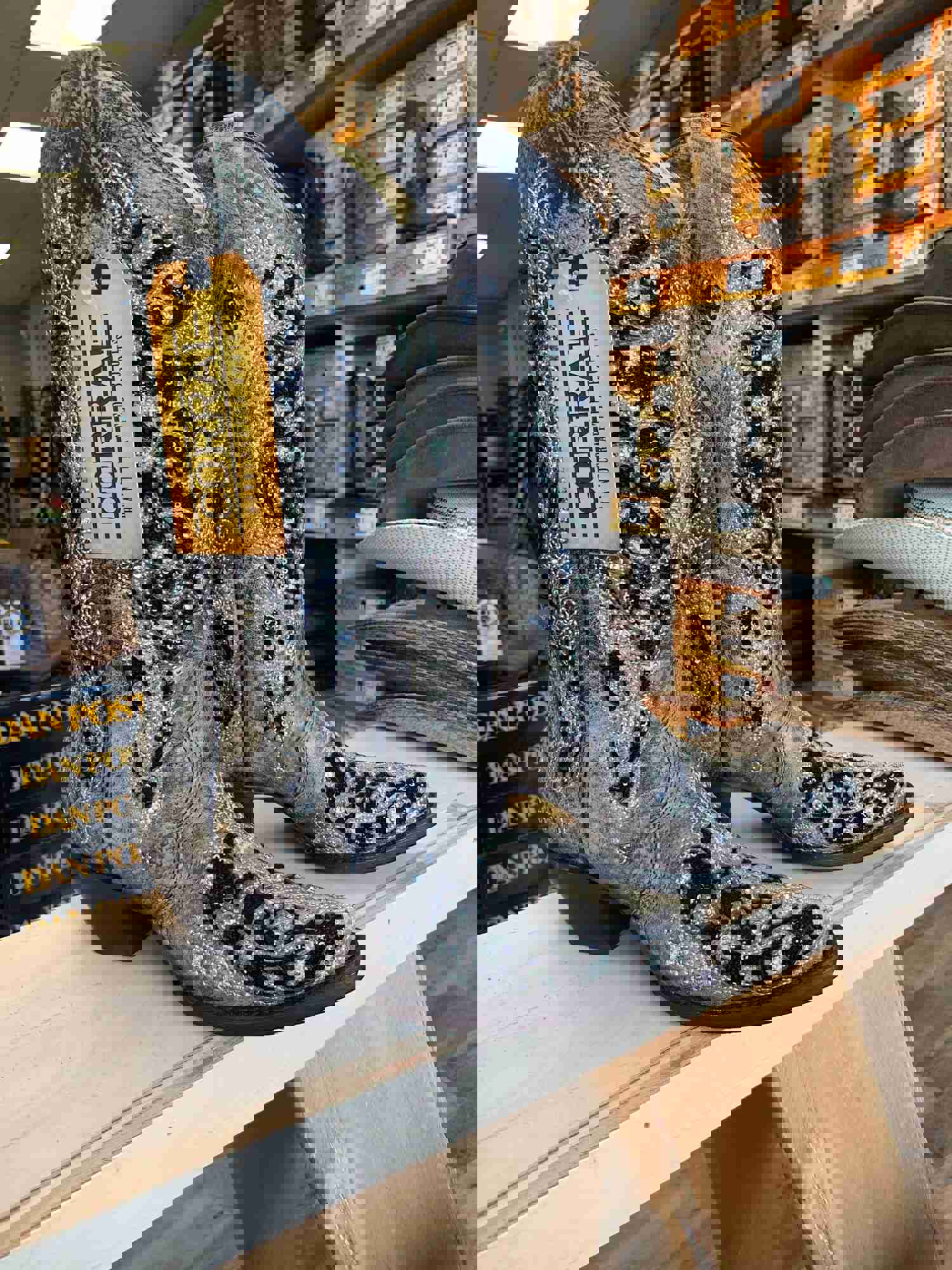 CORRAL WOMENS FLORAL EMBROIDERED WESTERN BOOTS - SNIP TOE