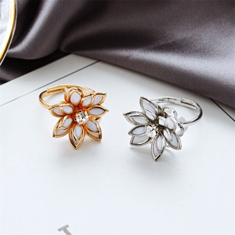 Snow Lotus Flower Ladies Ring - Minimalist Jewelry Gift for Her