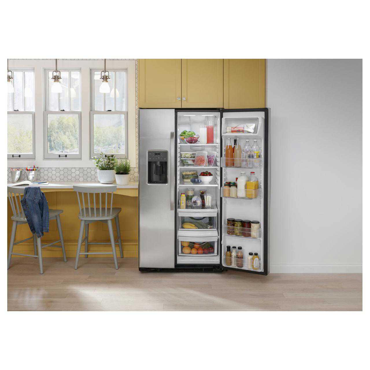GE 33-inch, 23 cu. ft. Side-By-Side Refrigerator with Water and Ice Dispenser