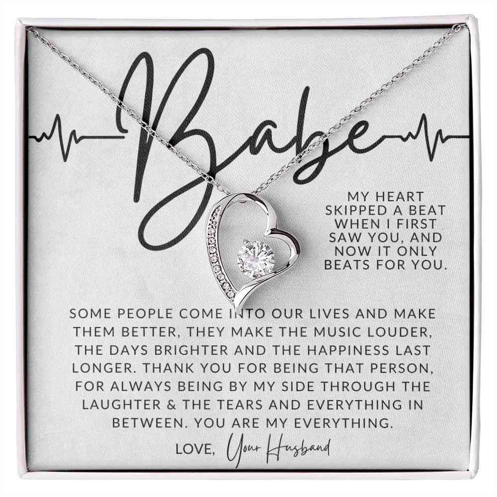 Babe, My Heart Beat - Elegant Open-Heart Pendant Necklace for Her