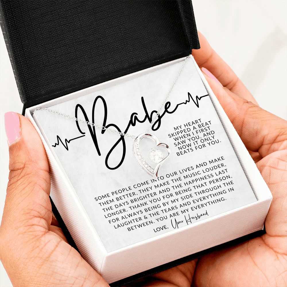 Babe, My Heart Beat - Elegant Open-Heart Pendant Necklace for Her