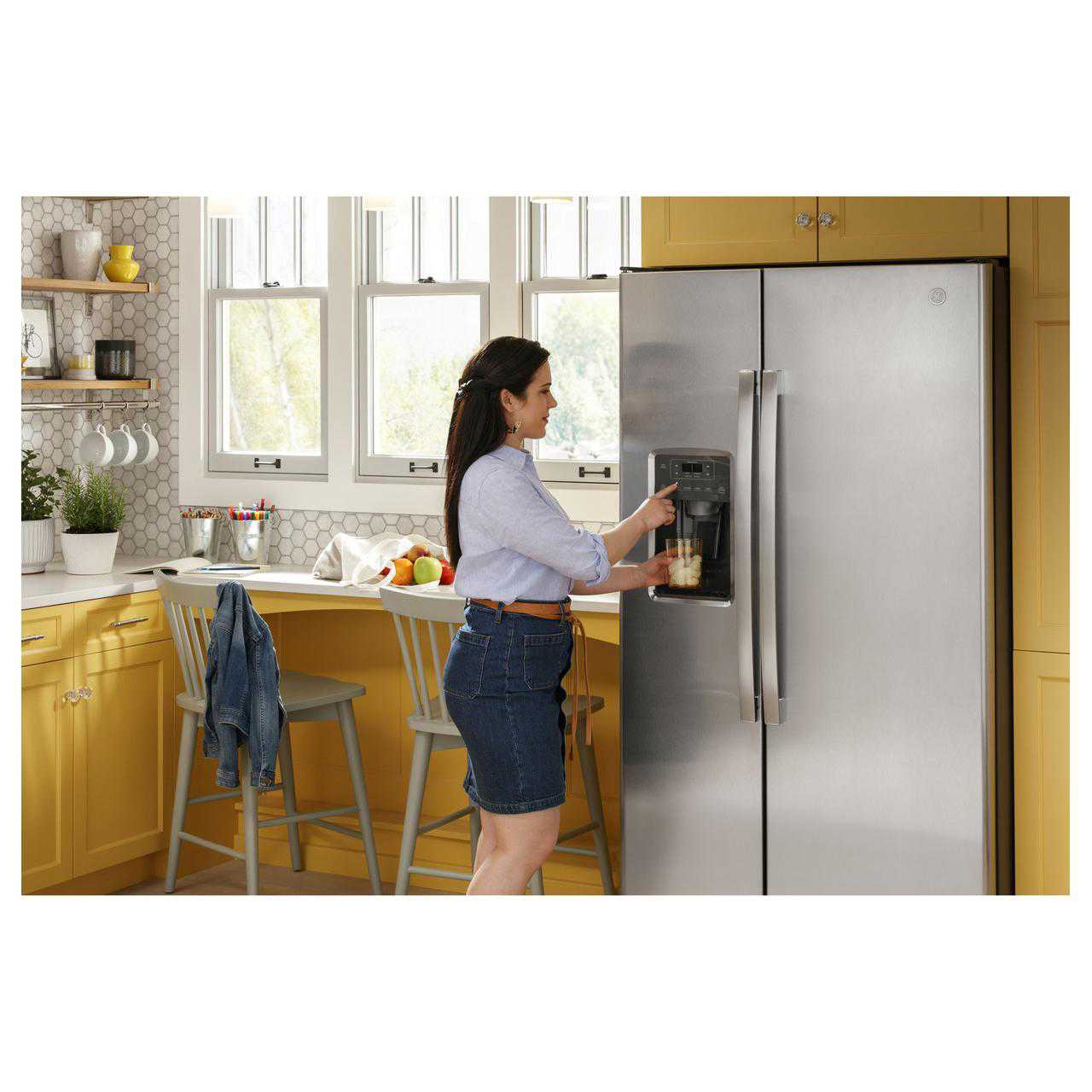 GE 33-inch, 23 cu. ft. Side-By-Side Refrigerator with Water and Ice Dispenser