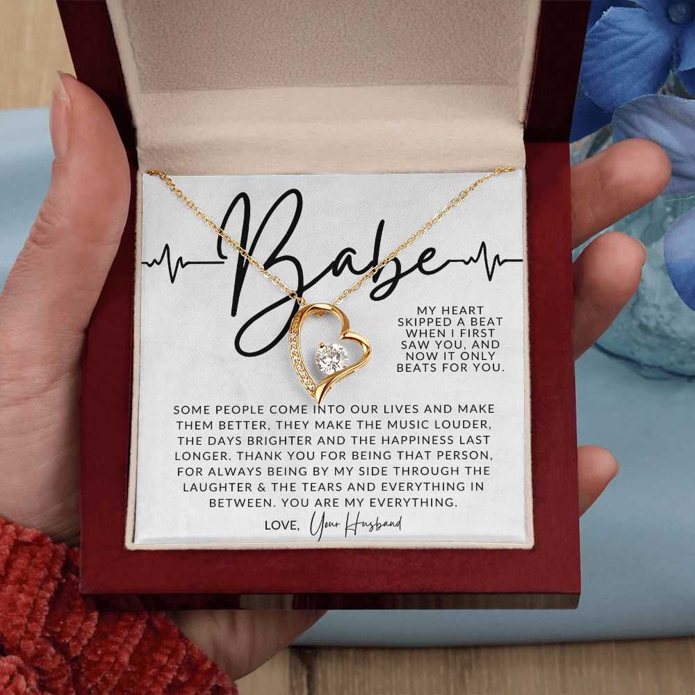 Babe, My Heart Beat - Elegant Open-Heart Pendant Necklace for Her