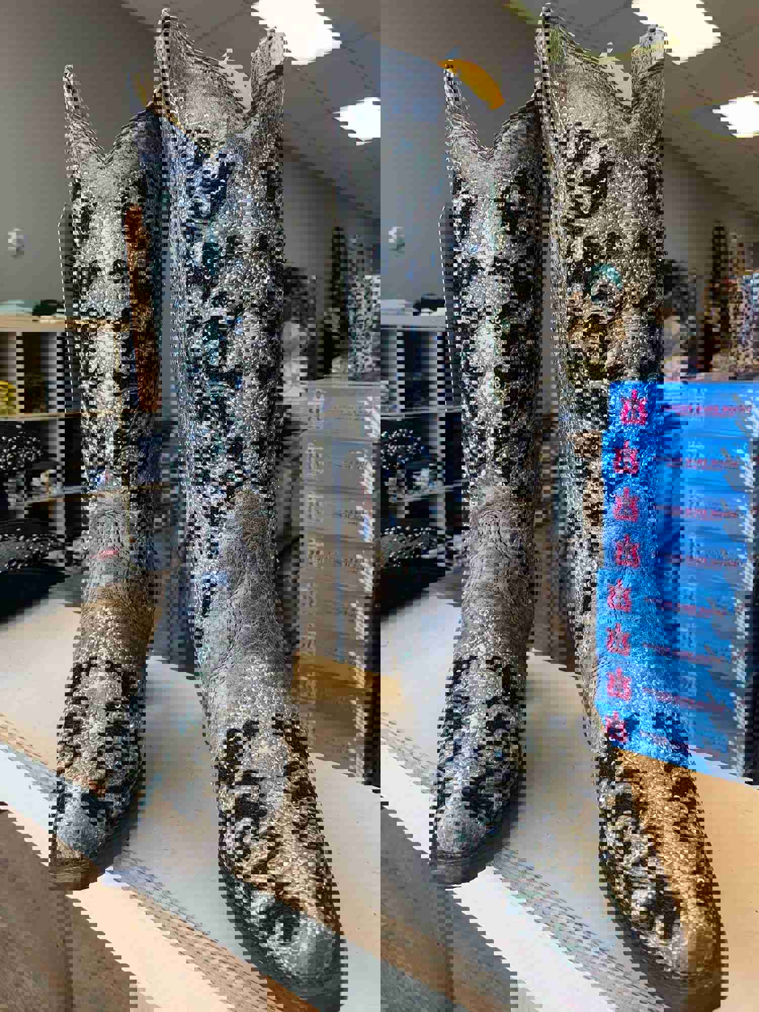 CORRAL WOMENS FLORAL EMBROIDERED WESTERN BOOTS - SNIP TOE