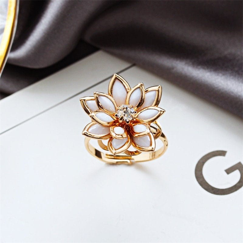 Snow Lotus Flower Ladies Ring - Minimalist Jewelry Gift for Her