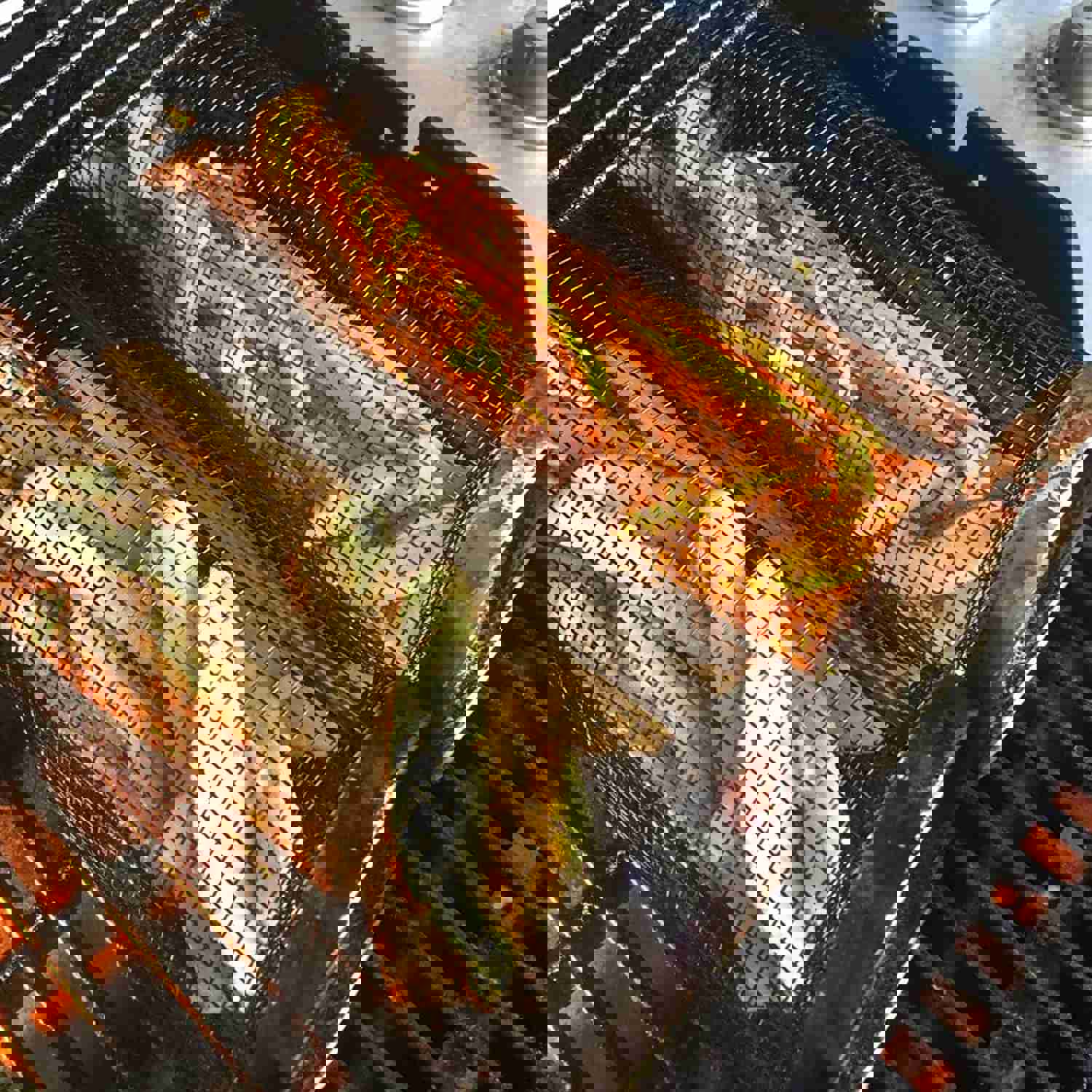 Rolling Grilling Basket - Portable Stainless Steel BBQ Net for Outdoor Camping & Kitchen Use