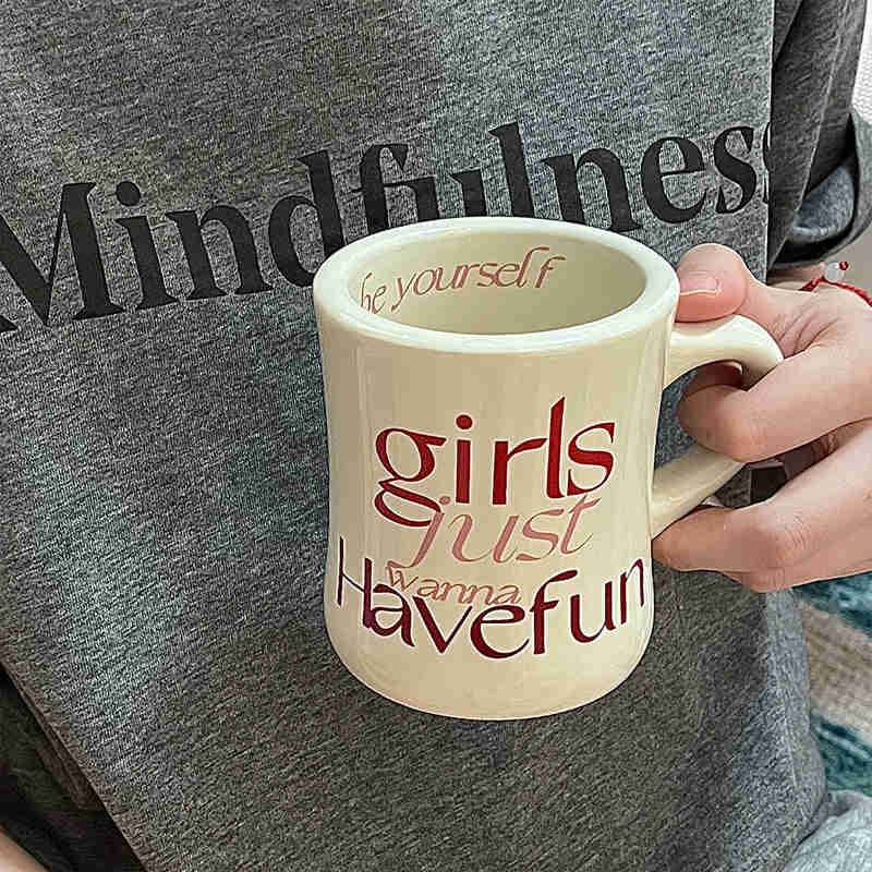 Large Capacity Ceramic Coffee Mug - Retro Girl Waist Design