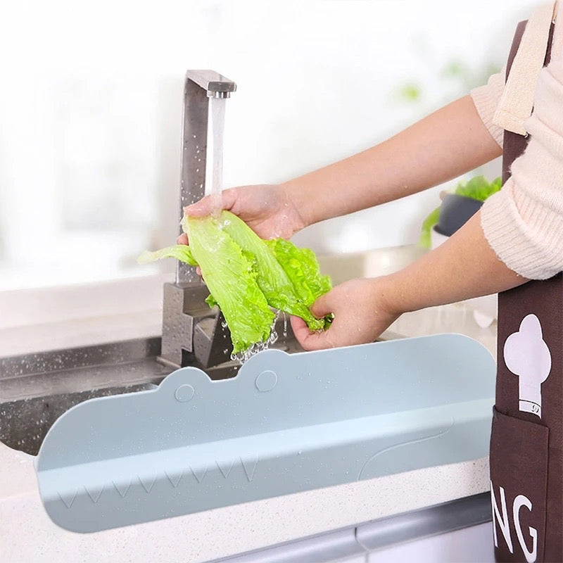HomeEZgoods - Silicone Kitchen Sink Splash Guard for Effective Protection