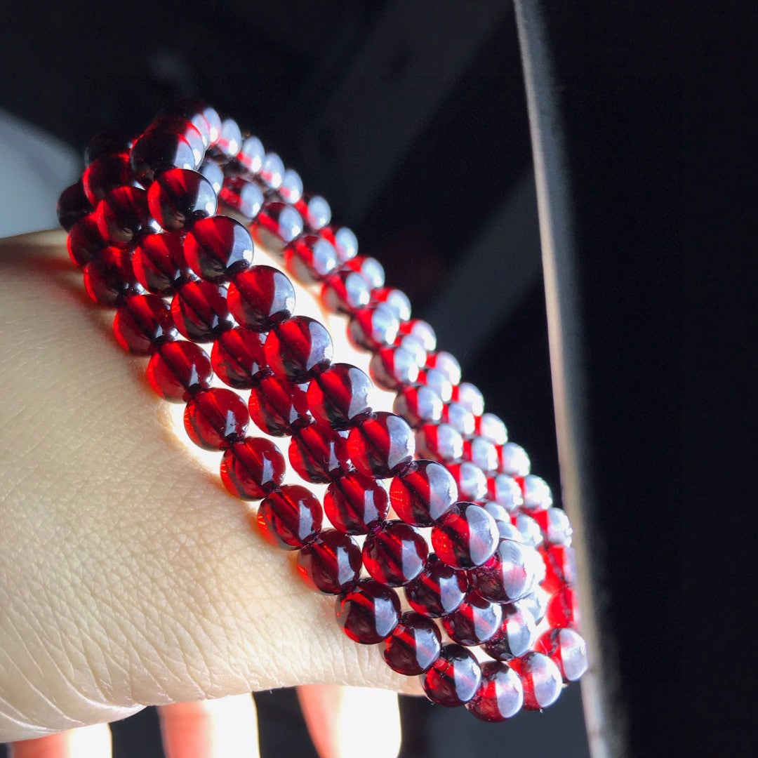 Natural Wine Red Garnet Three Ring Bracelet with 5.6-5.7mm Beads