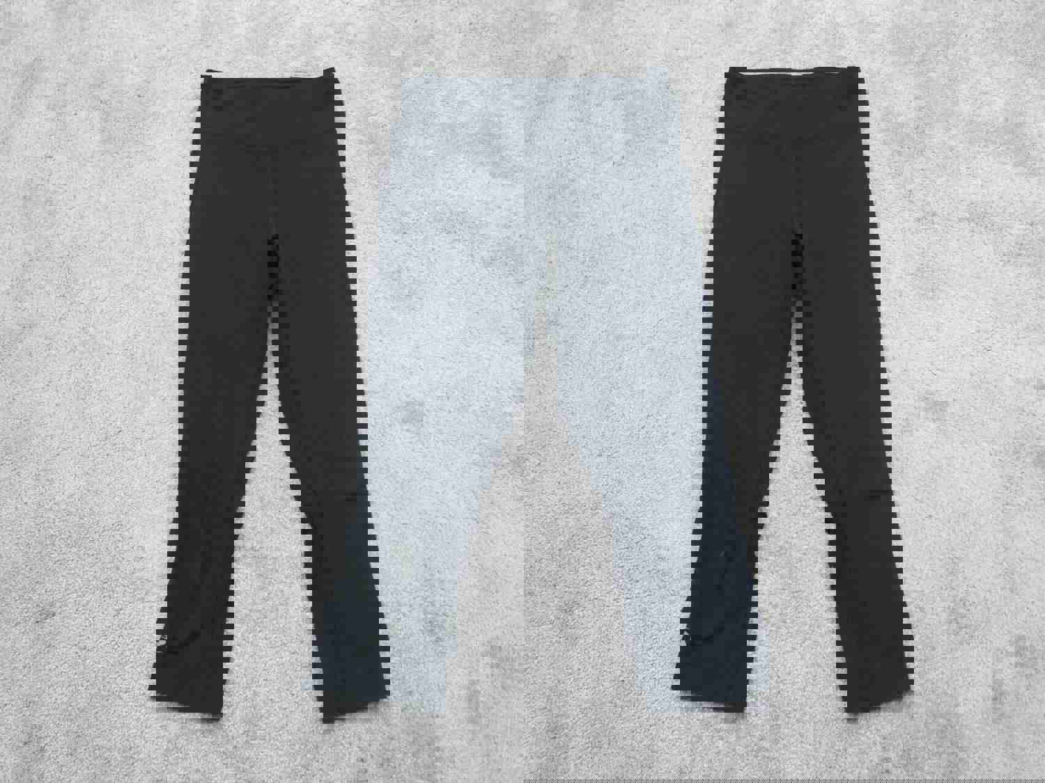 Under Armour Women's XS Black Activewear Capri Leggings with Swoosh Logo