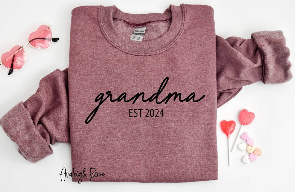 Personalized Grandma Est Sweatshirt - Unisex Soft & Lightweight Tee
