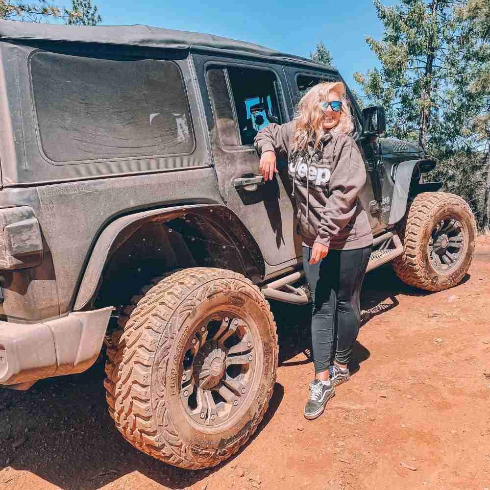 Jeep America Accent Hoodie - Patriotic Cotton Blend Hoodie with USA Flag & Jeep Logo