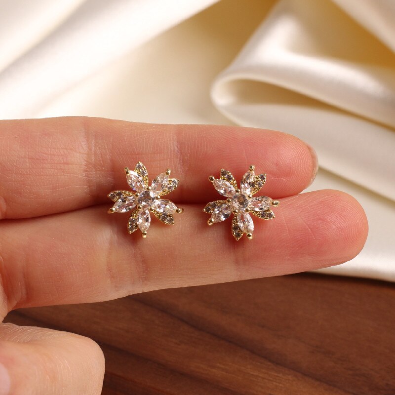 2022 Korea Exquisite Small Copper Inlay Zircon Flower Earrings for Women