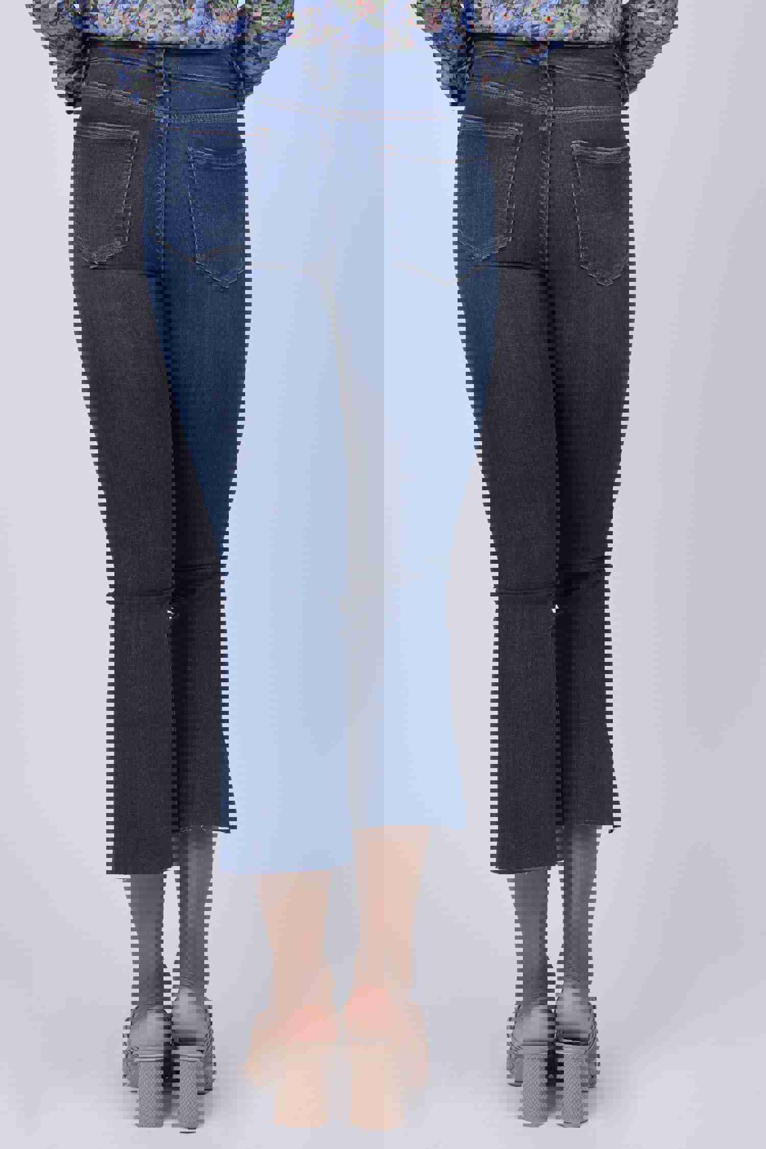 Frame Le Crop Mini Boot Raw Stagger in Majesty