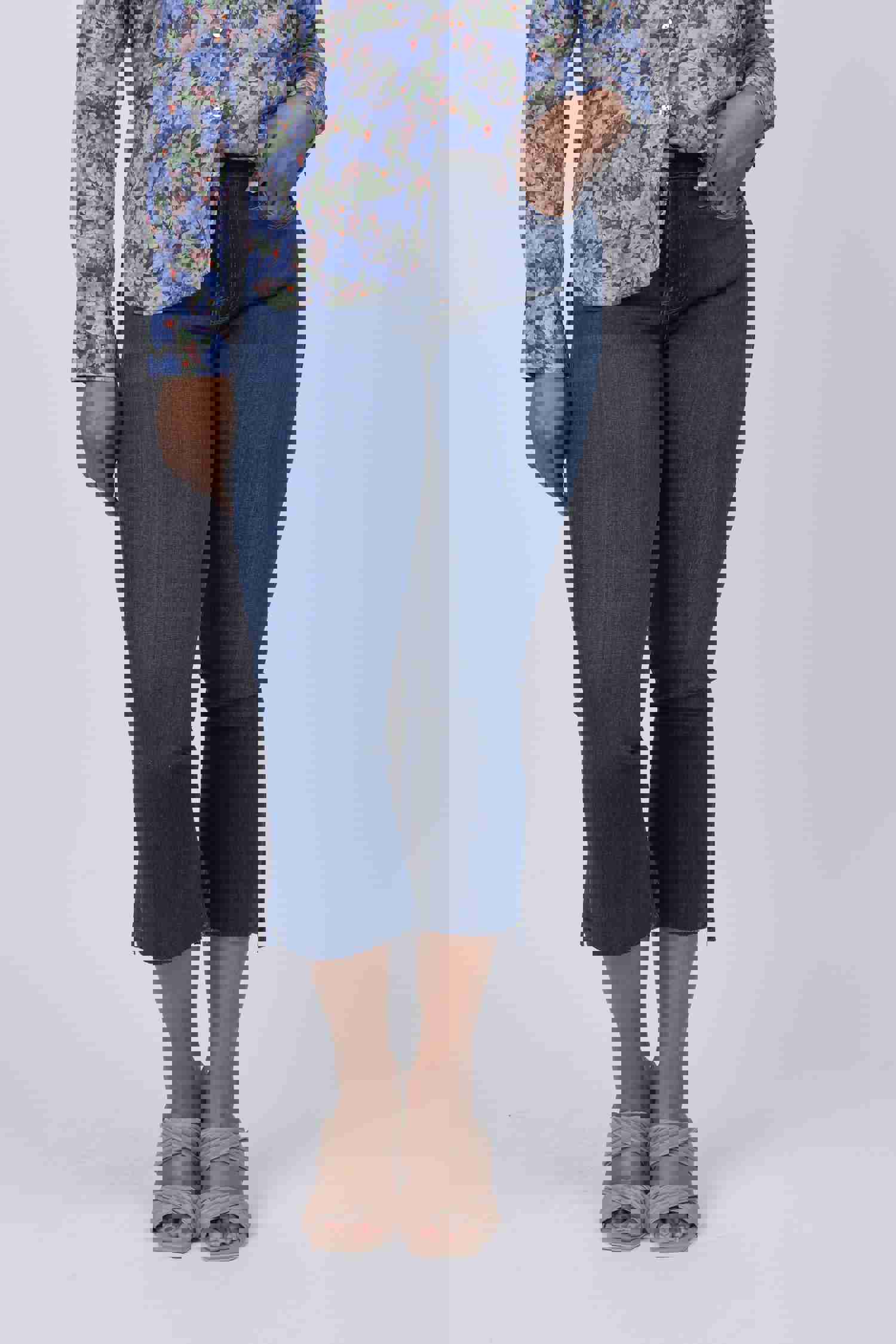 Frame Le Crop Mini Boot Raw Stagger in Majesty