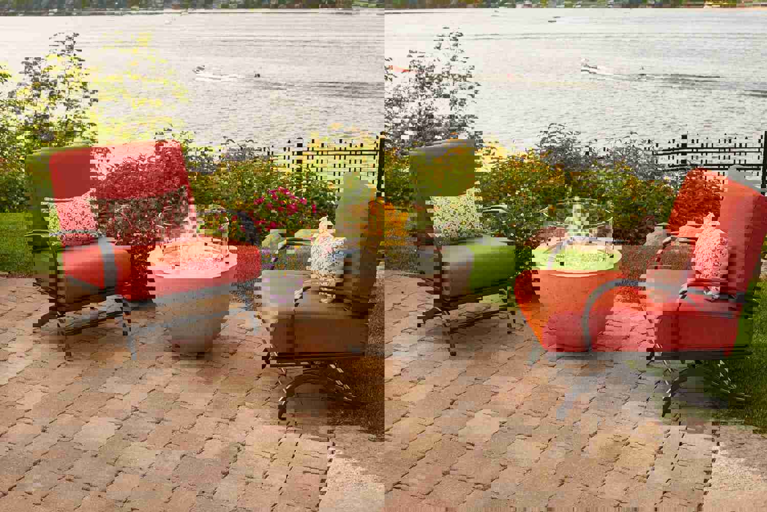 Outdoor Greatroom CV-20 Cove 29 Round Concrete Gas Fire Pit Table