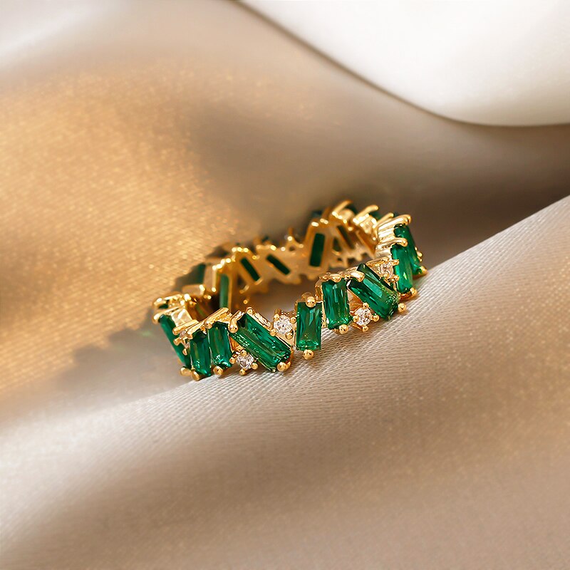 Korean Design Elegant Women's Brass Ring with Emerald Zircon