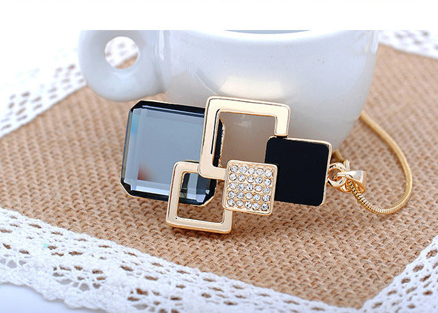 European and American New Fashion Golden Hollow Geometric Big Crystal Stone Pendant Necklace for Women