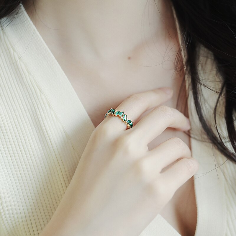 Korean Design Elegant Women's Brass Ring with Emerald Zircon
