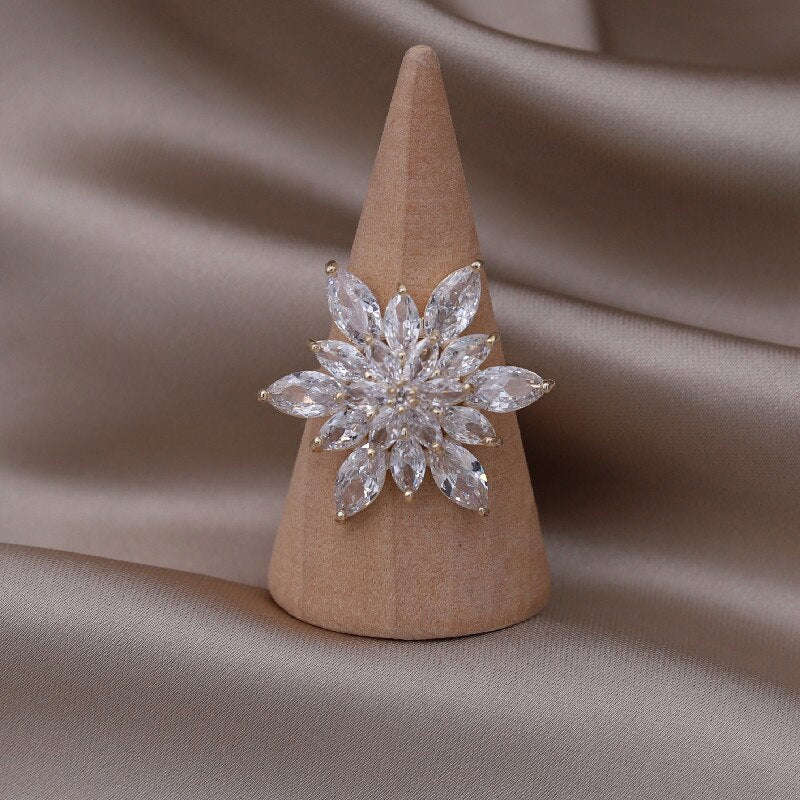 Elegant Zircon Snowflake Flower Ring - Adjustable Cocktail Accessory for Women