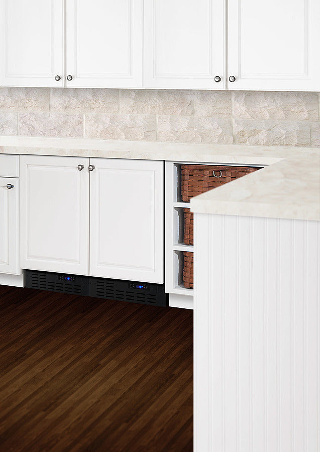 Summit - 18 Drain-Free Ice Maker, 8 lbs. Capacity, Panel-Ready Door (BIM18IF)