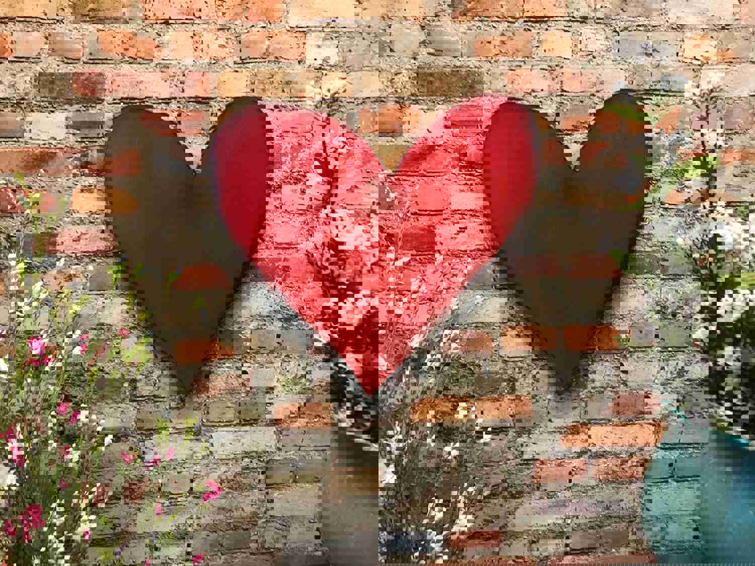 Handmade Heart Symbol Metal Wall Art - Customizable Size & Color - Free Shipping