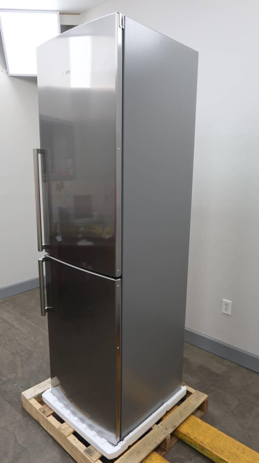 Bosch 800 Series 24 Inch Bottom Freezer Refrigerator with Ice Maker B11CB81SSS