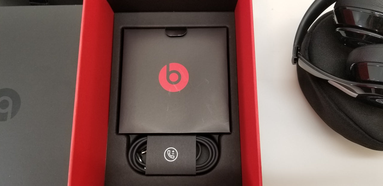 Beats by Dr. Dre Solo3 Wireless Over-Ear Headphones - Gloss Black MNEN2LL/A, NOB