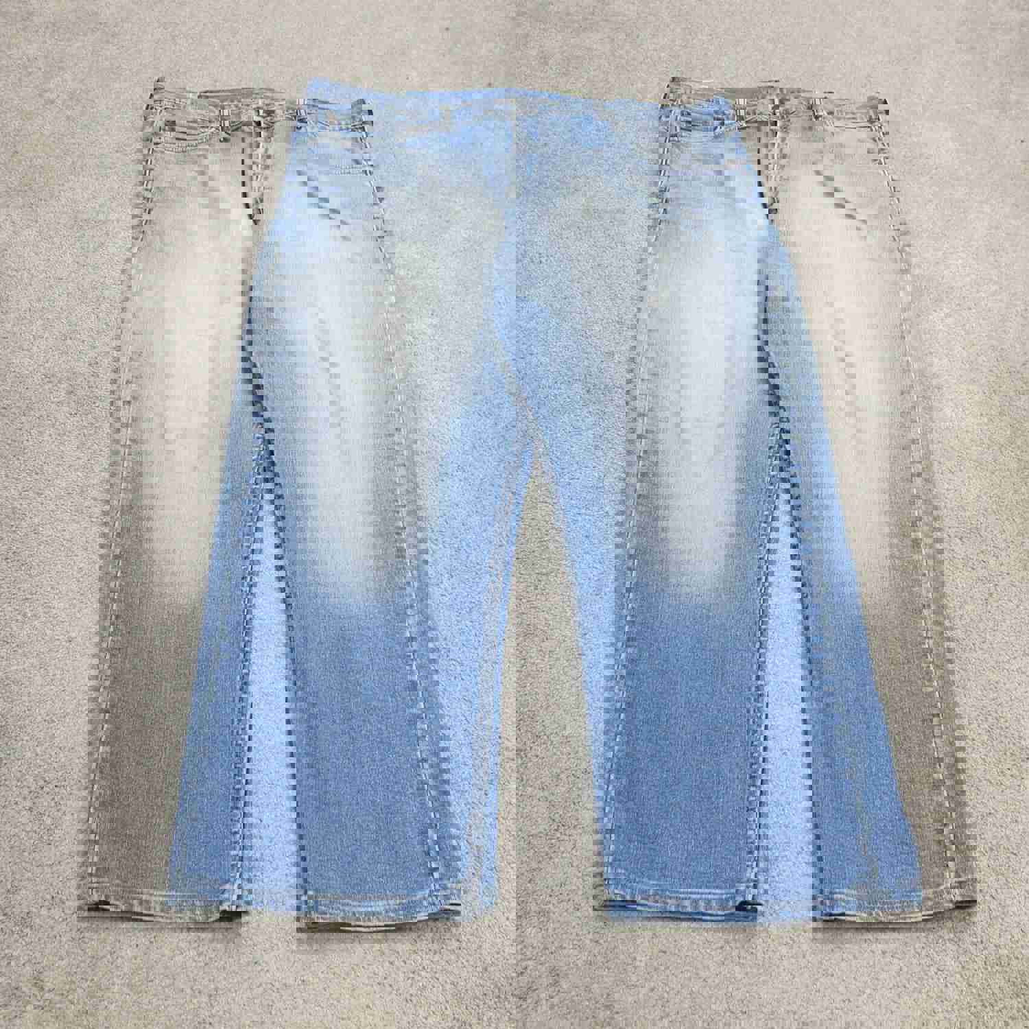 Levis Men's Blue Straight Leg Jeans W40XL30 - Lightweight High Rise with Pockets