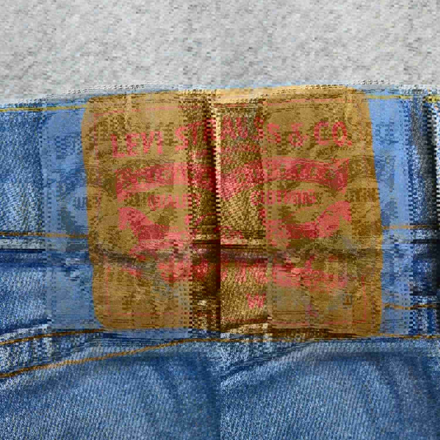 Levis Men's Blue Straight Leg Jeans W40XL30 - Lightweight High Rise with Pockets