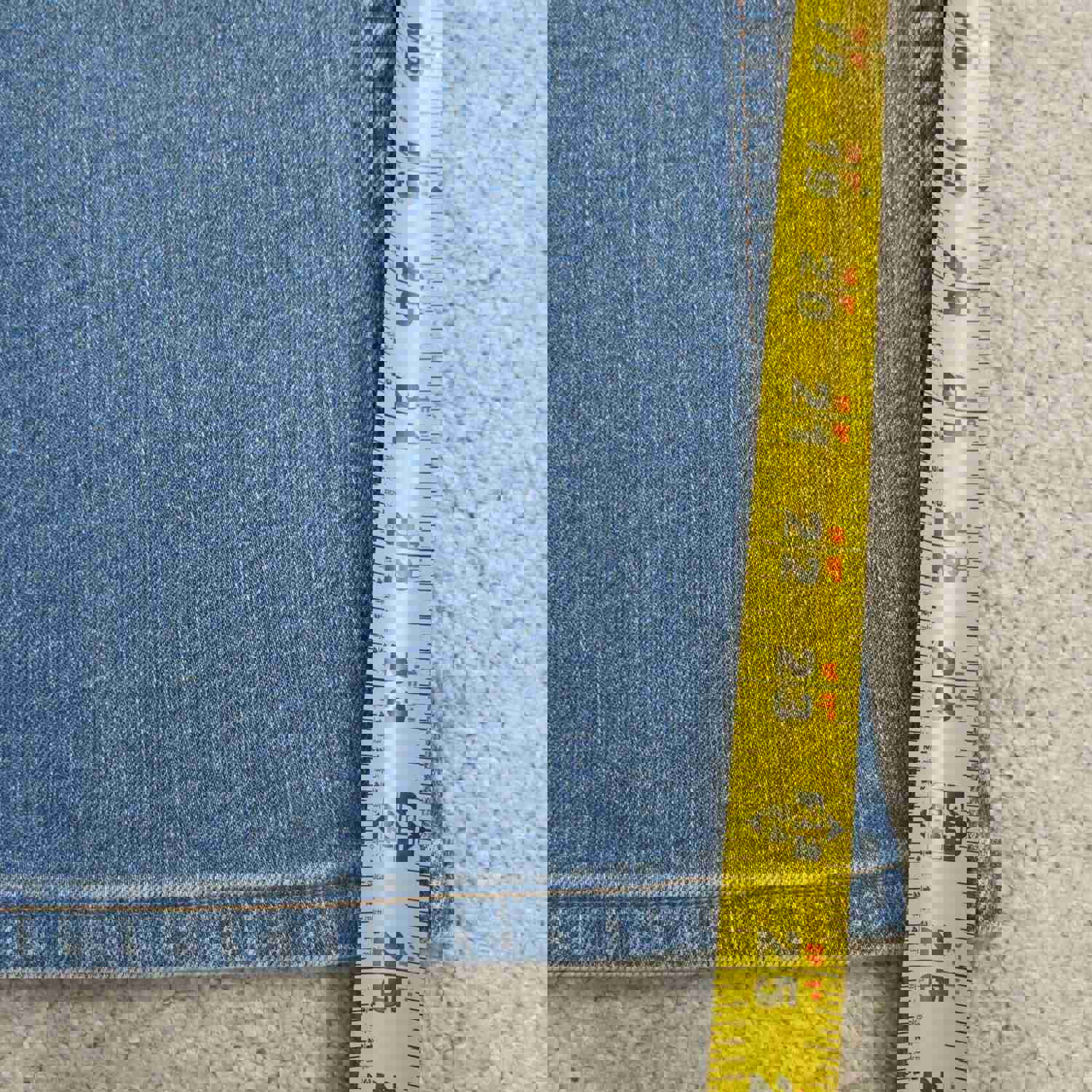 Levis Men's Blue Straight Leg Jeans W40XL30 - Lightweight High Rise with Pockets