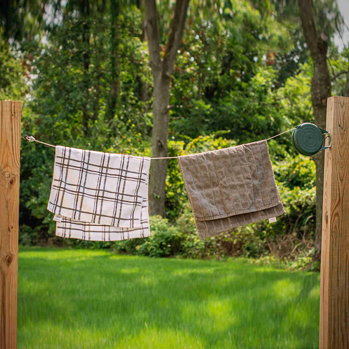 Portable 35ft Retractable Travel Clothesline Reel for Outdoor Laundry and Camping