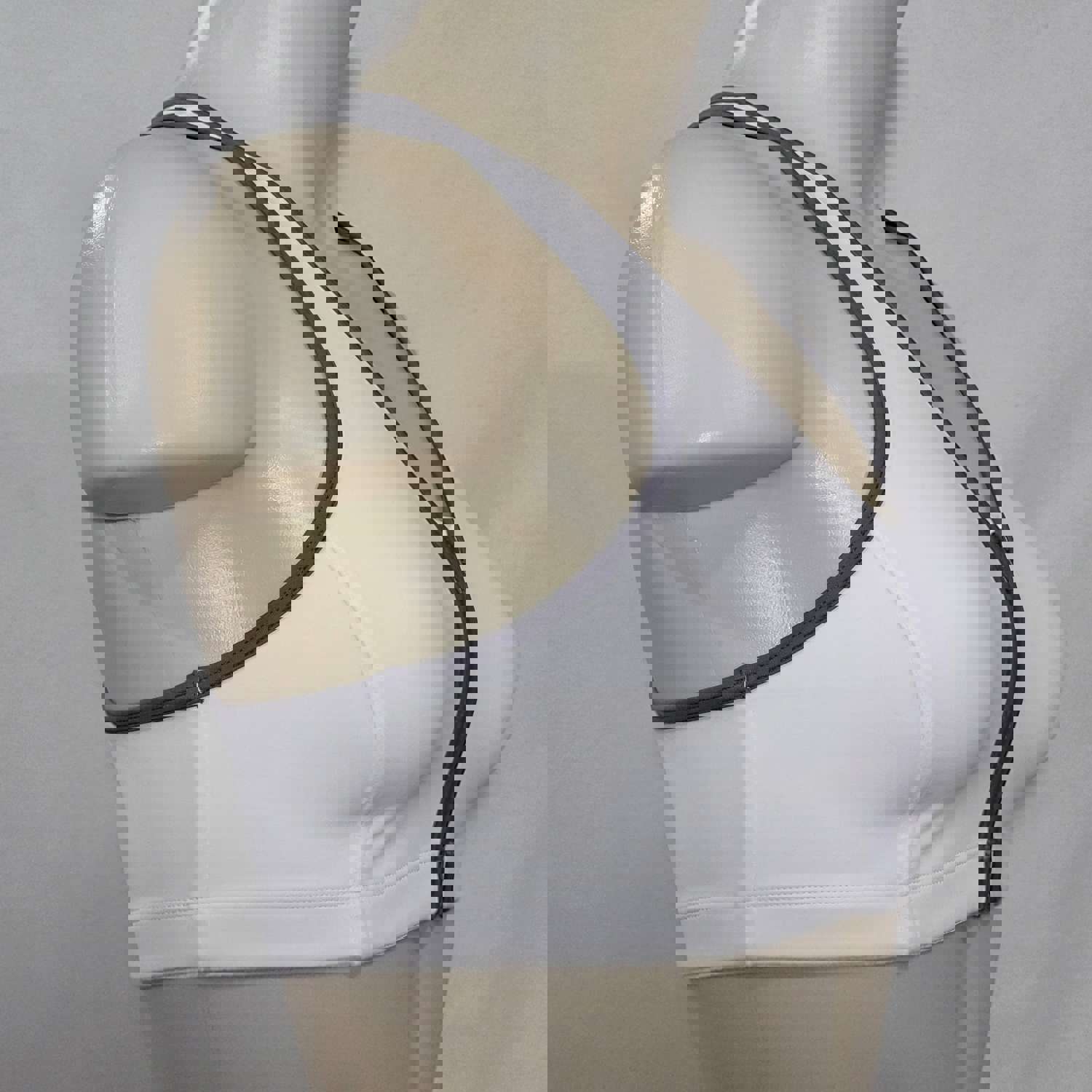 Hanes G469 HC32 Wire Free Zip Front Vented Back Sports Bra