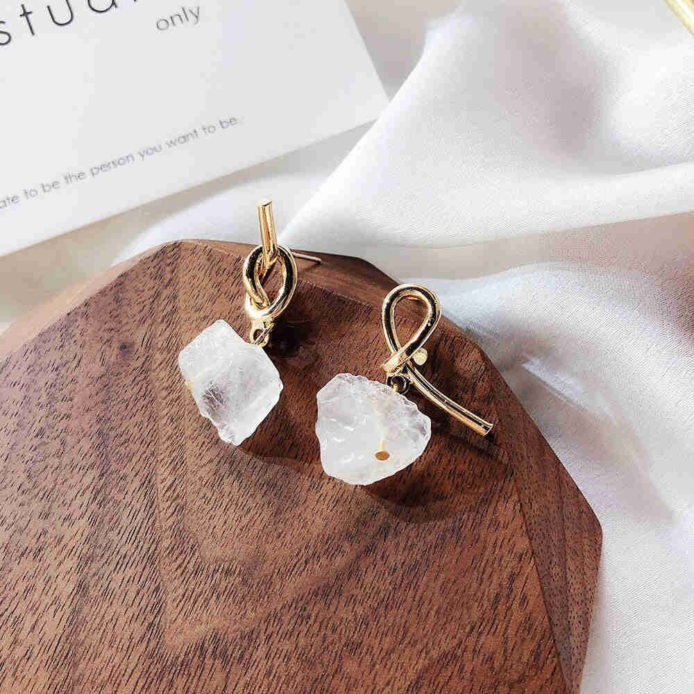 Design Jewelry Personality Metal Knot Asymmetric White Crystal Stone Earrings for Girls Gift for Woman